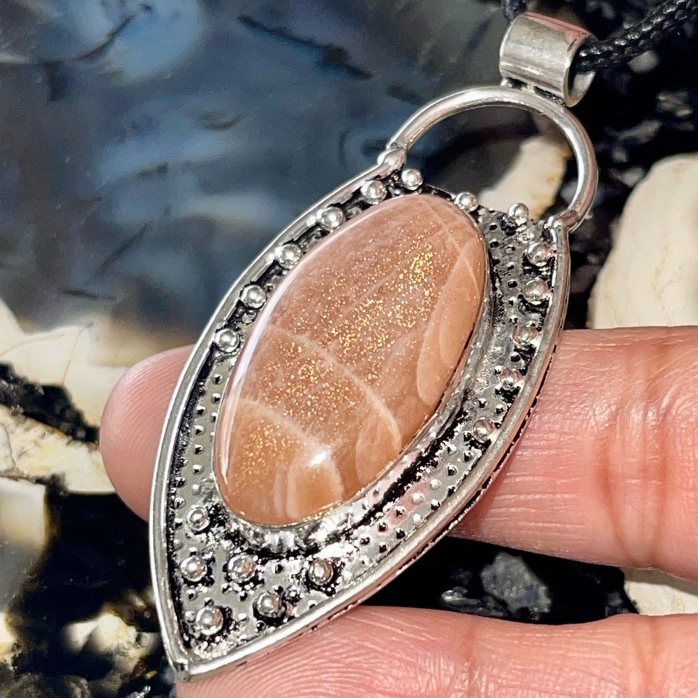 Cats Eye Pendant 2 1/2”